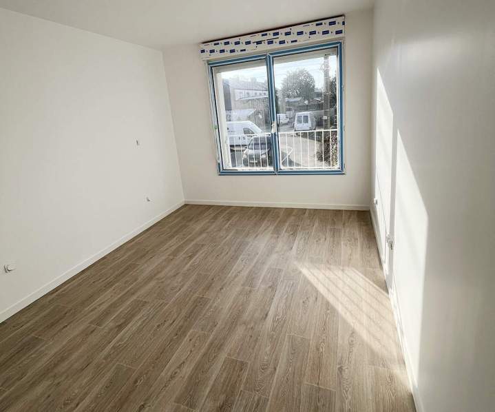 Installation de sols esthétiques et résistants pour chaque pièce