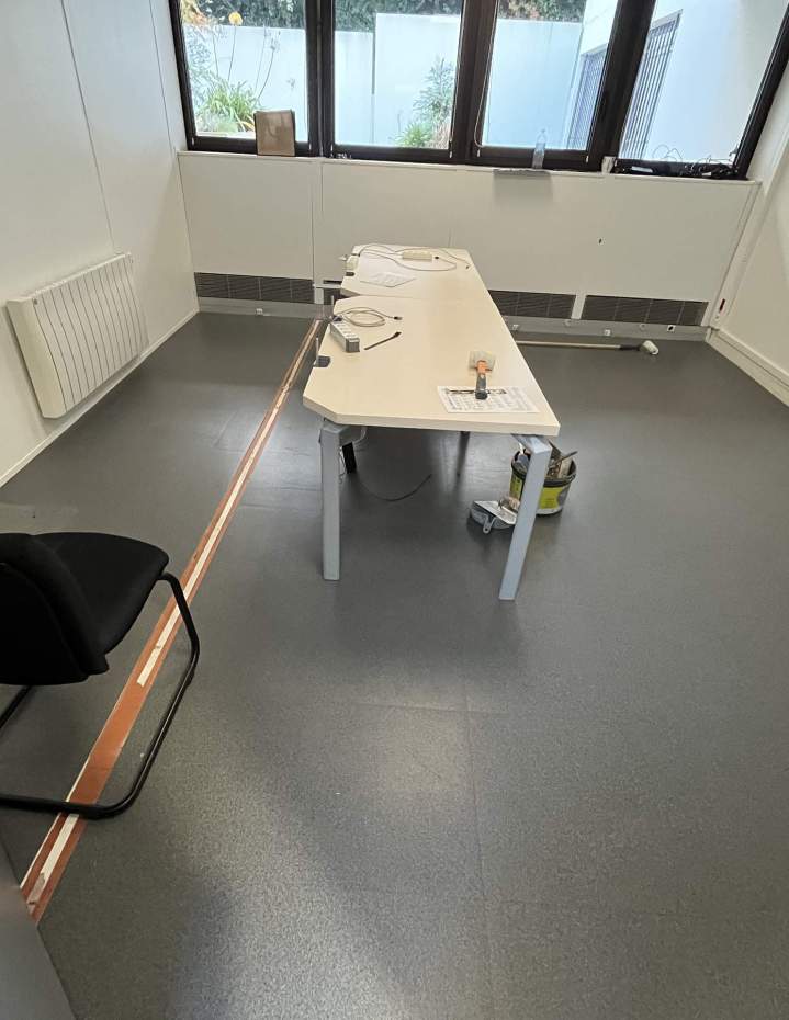 Bureau orange Nantes rénovation sol bureau moquette dalle